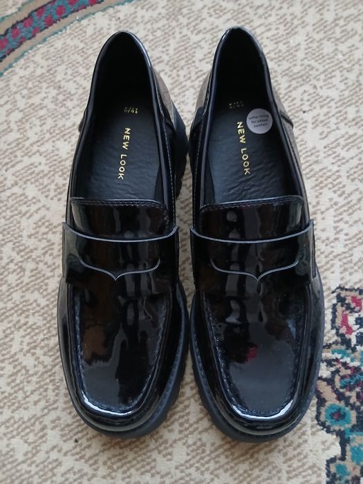 Туфлі лакові жіночі