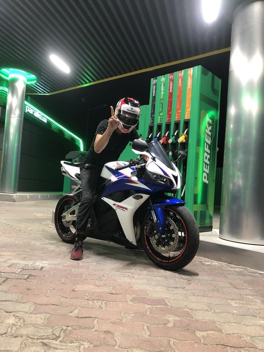 Продам мотоцикл HONDA CBR 600 RR 2014г