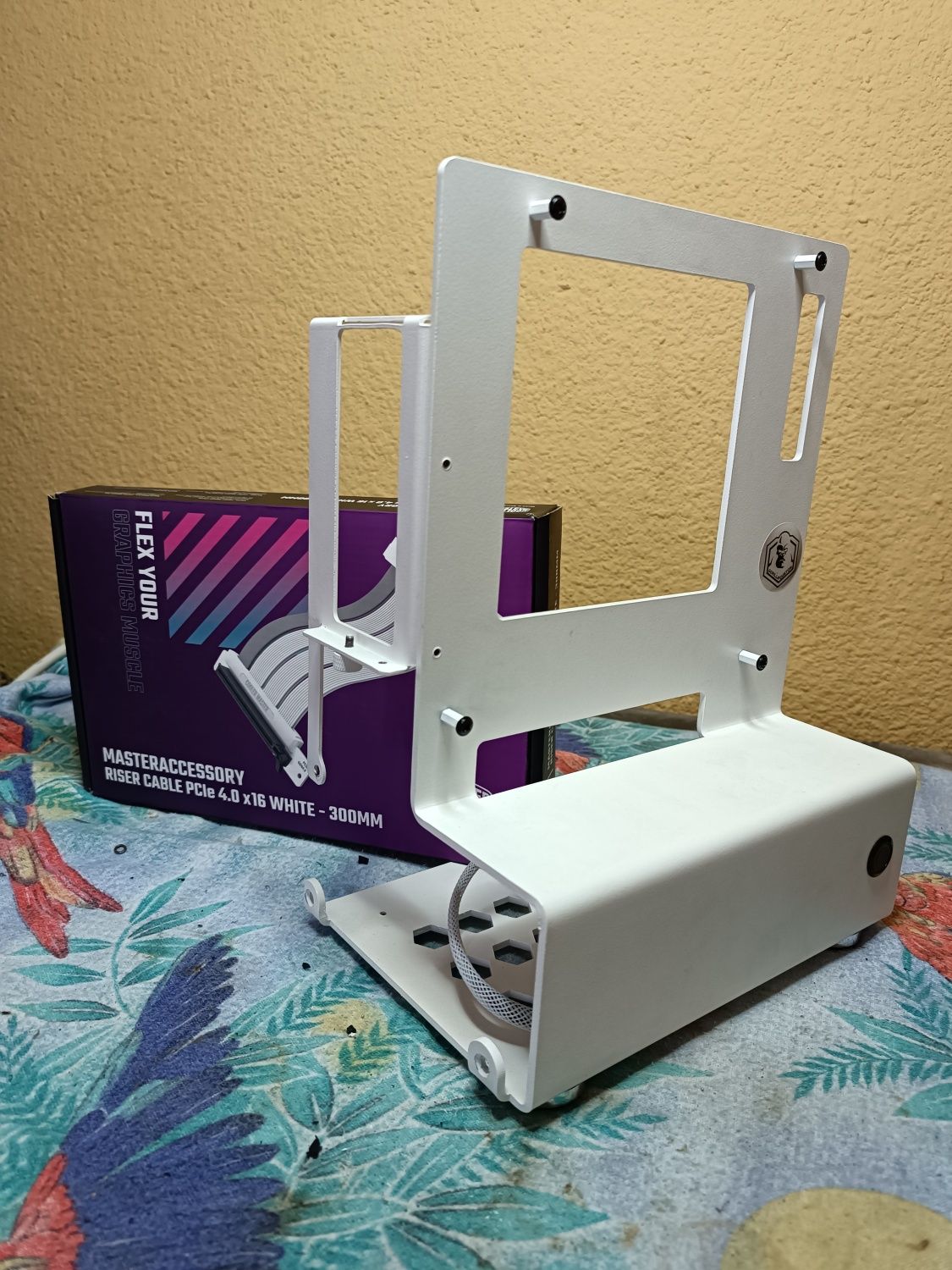 Корпус п/к відкритий стенд hydra mini разом з райзером