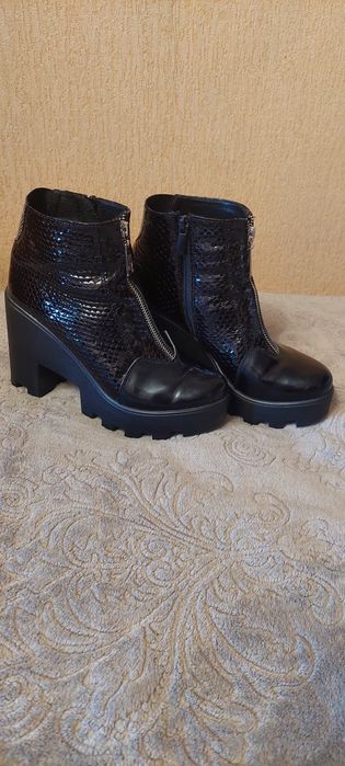 Лакові ботінки на платформі