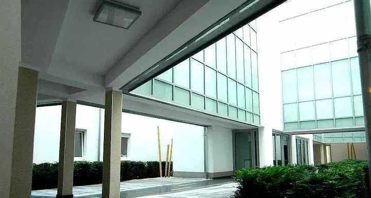 Pokój jednoosobowy koło Renomy w luksusowym apartamentowcu