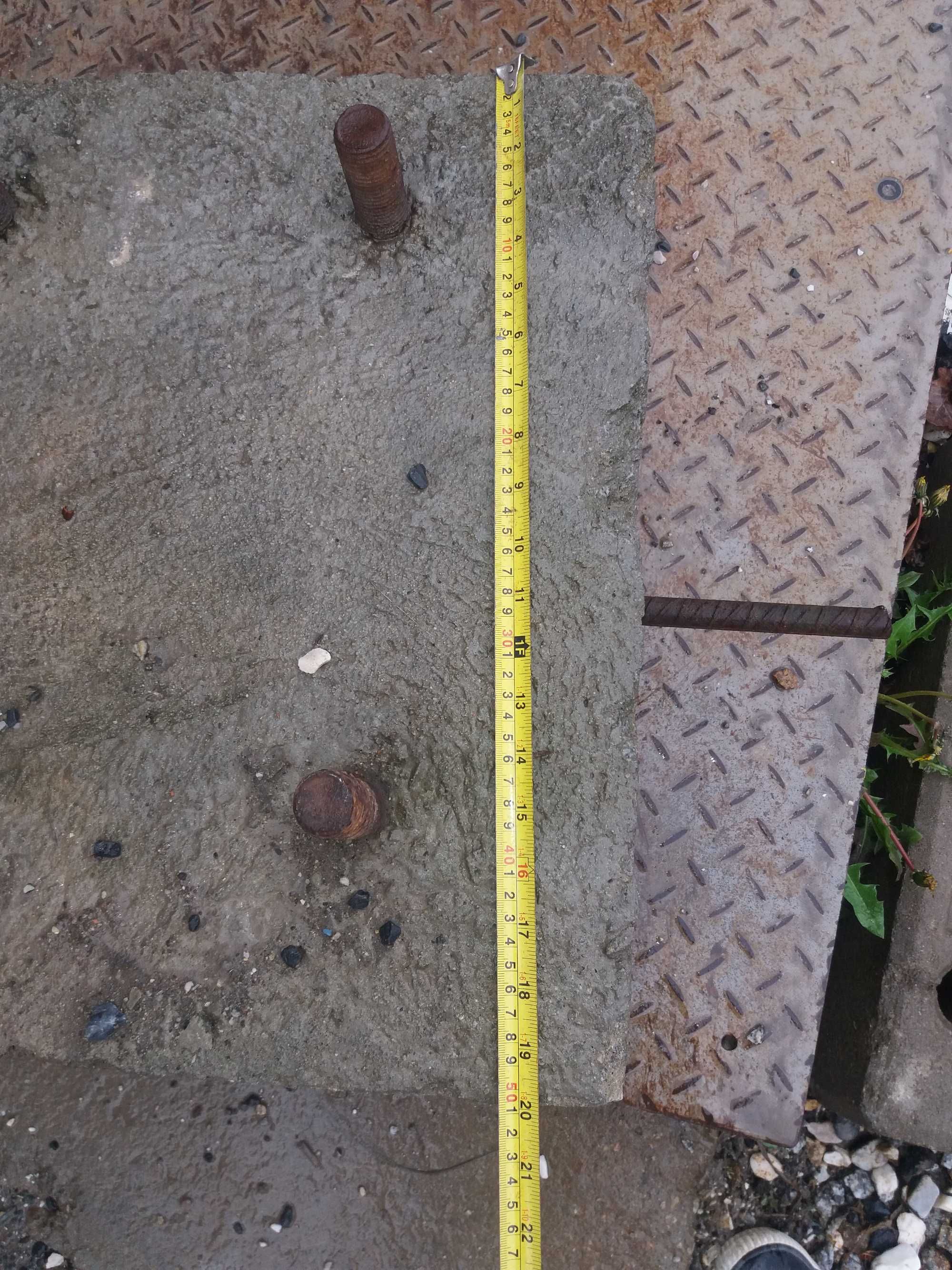Płyty bloki betonowe podpory słupki  słupy  pod hale