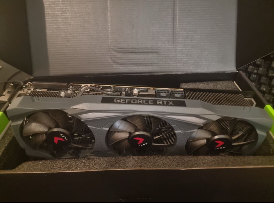 Vendo 3090  24gb com caixa,  a trabalhar perfeitamente