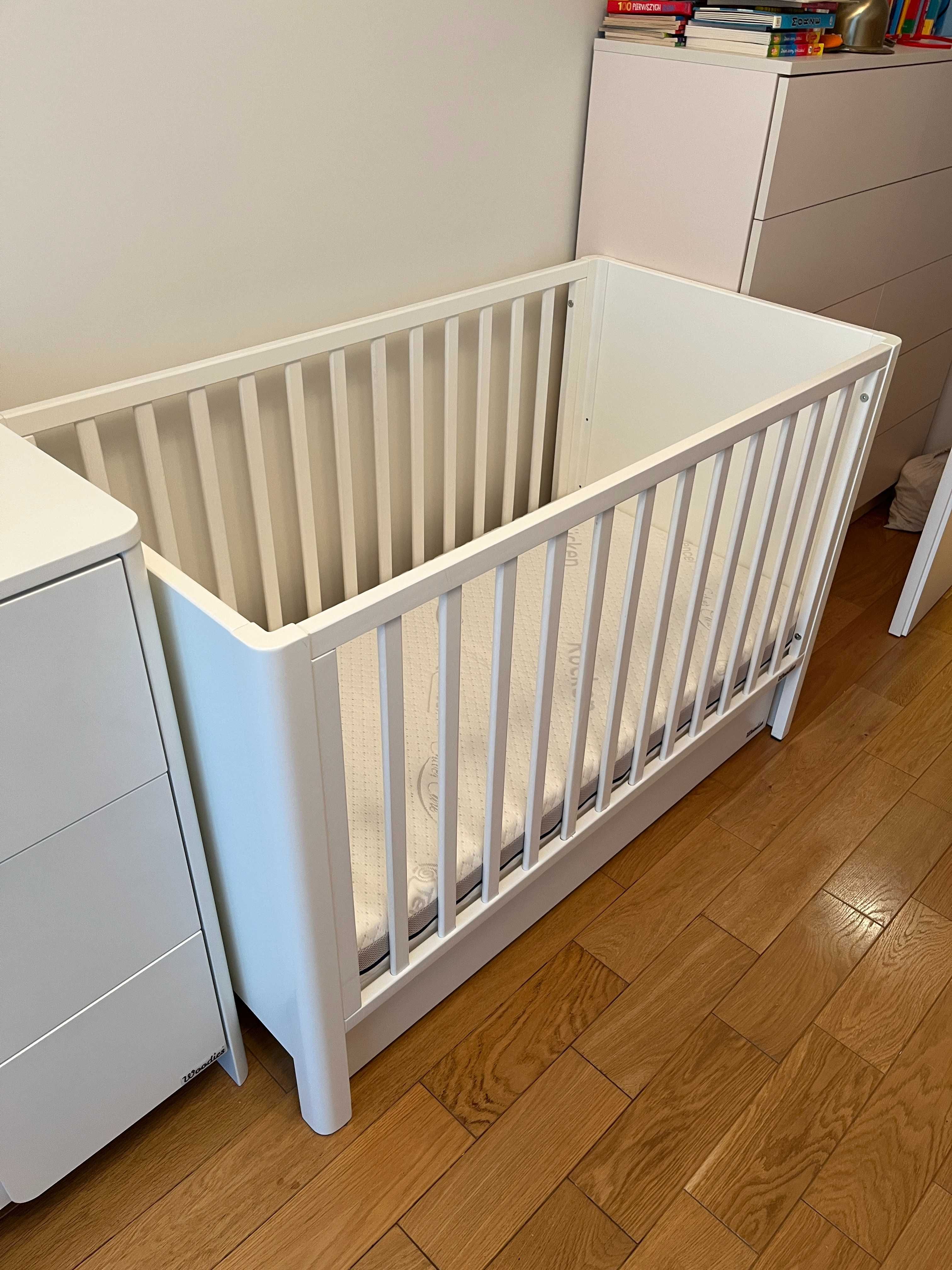 Łóżeczko Smooth Cot 120x60 WOODIES + szuflada + materac