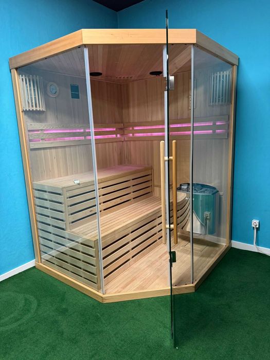 Sauna fińska wewnętrzna 150x150, 4 os., piec HARVIA 6kw, audio