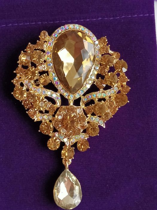 Красивые брошки. Отличный подарок .