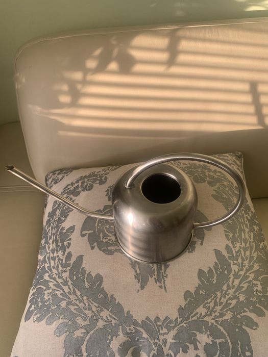 Konewka do roślin domowych.