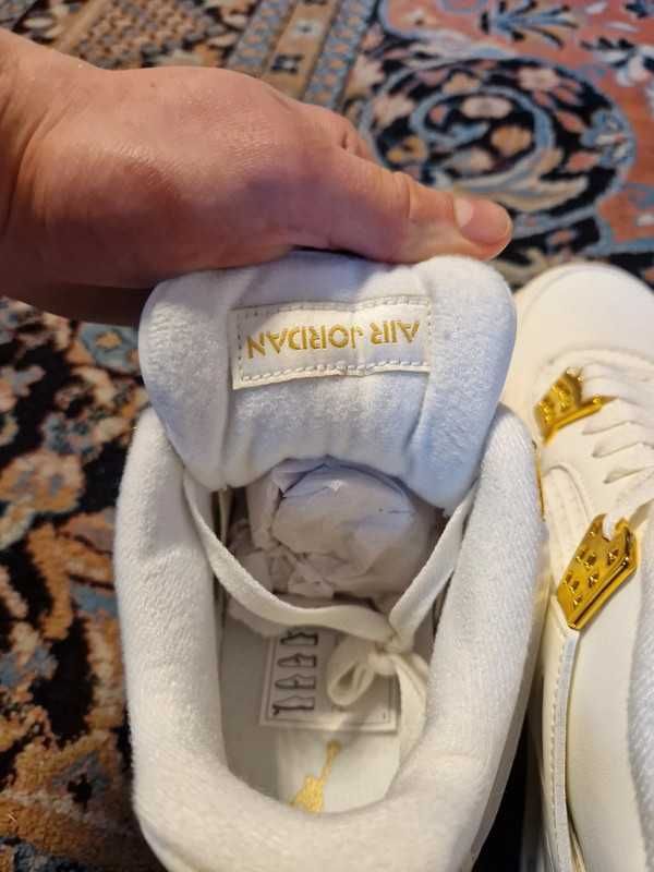 Buty JordanAirJordan4Retro Metallic Gold sportowe rozmiar.46