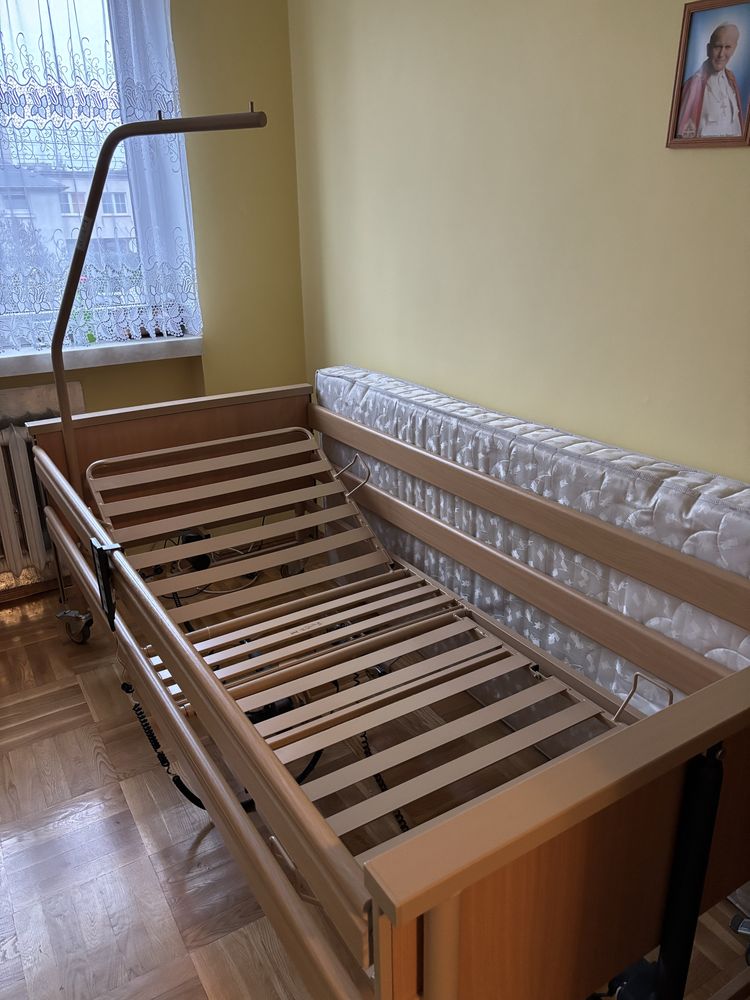 Niemieckie łóżko rehabilitacyjne Burmeier z materacem przeciwodleżynow