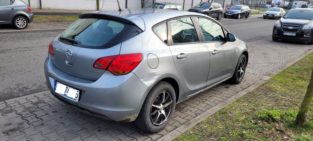 Opel Astra J 2010