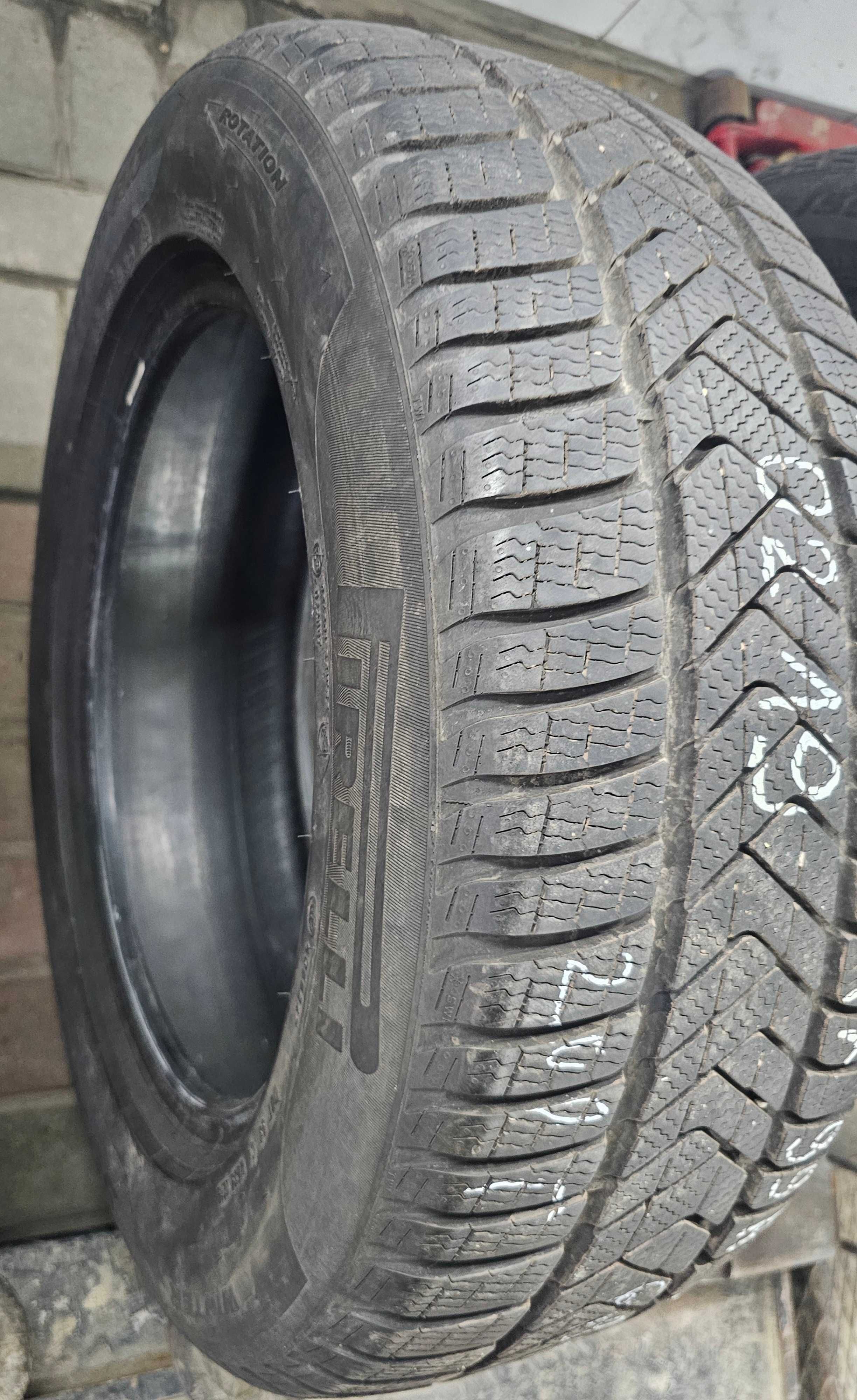 225/60R17 Pirelli Sotto Zero 3 Winter 1 sztuka