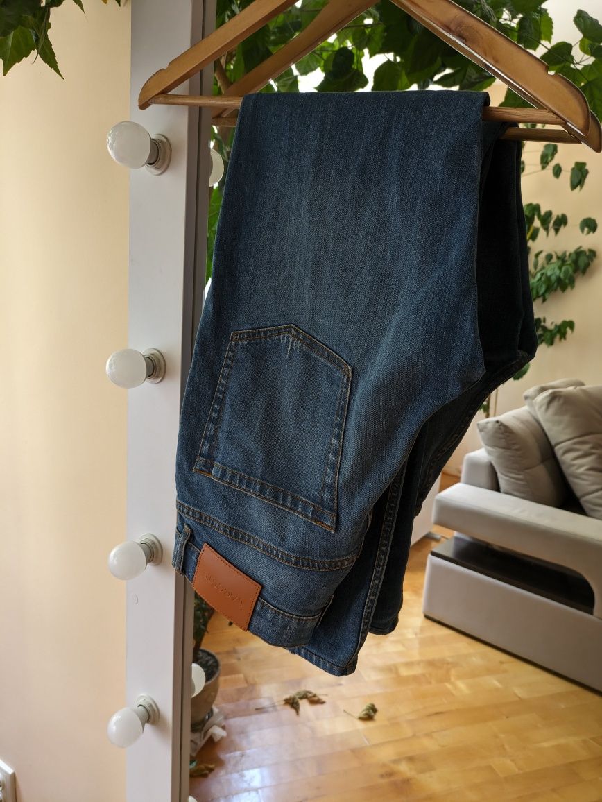 Чоловічі джинси від бренду Lacoste 
Стан ідеальний, одягнені декілька