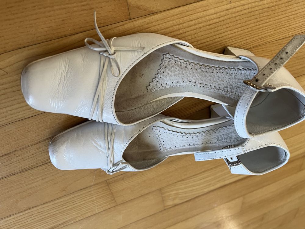 Skórzane białe pantofle komunijne EMEL rozm 32