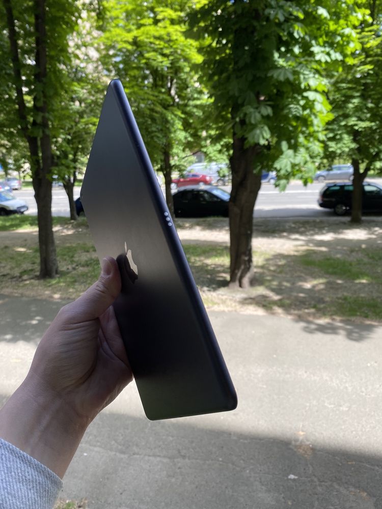 Планшет Apple iPad 8 32Gb (2020) Space Gray Wi-Fi