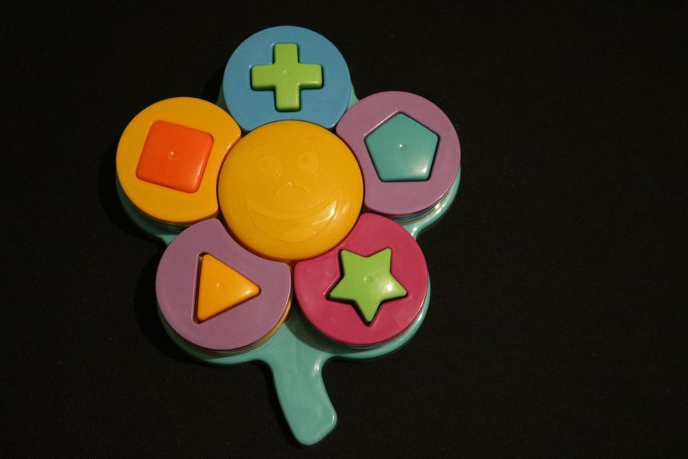 Геометричний Сортер-квітка для дітей