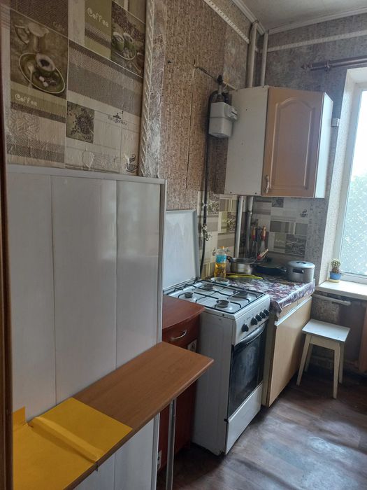 Продам большую комнату в 3 комн кв в шаге от метро