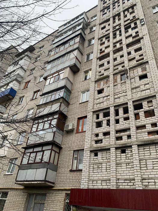Продам 1 кімнатну в центрі Ріхтера