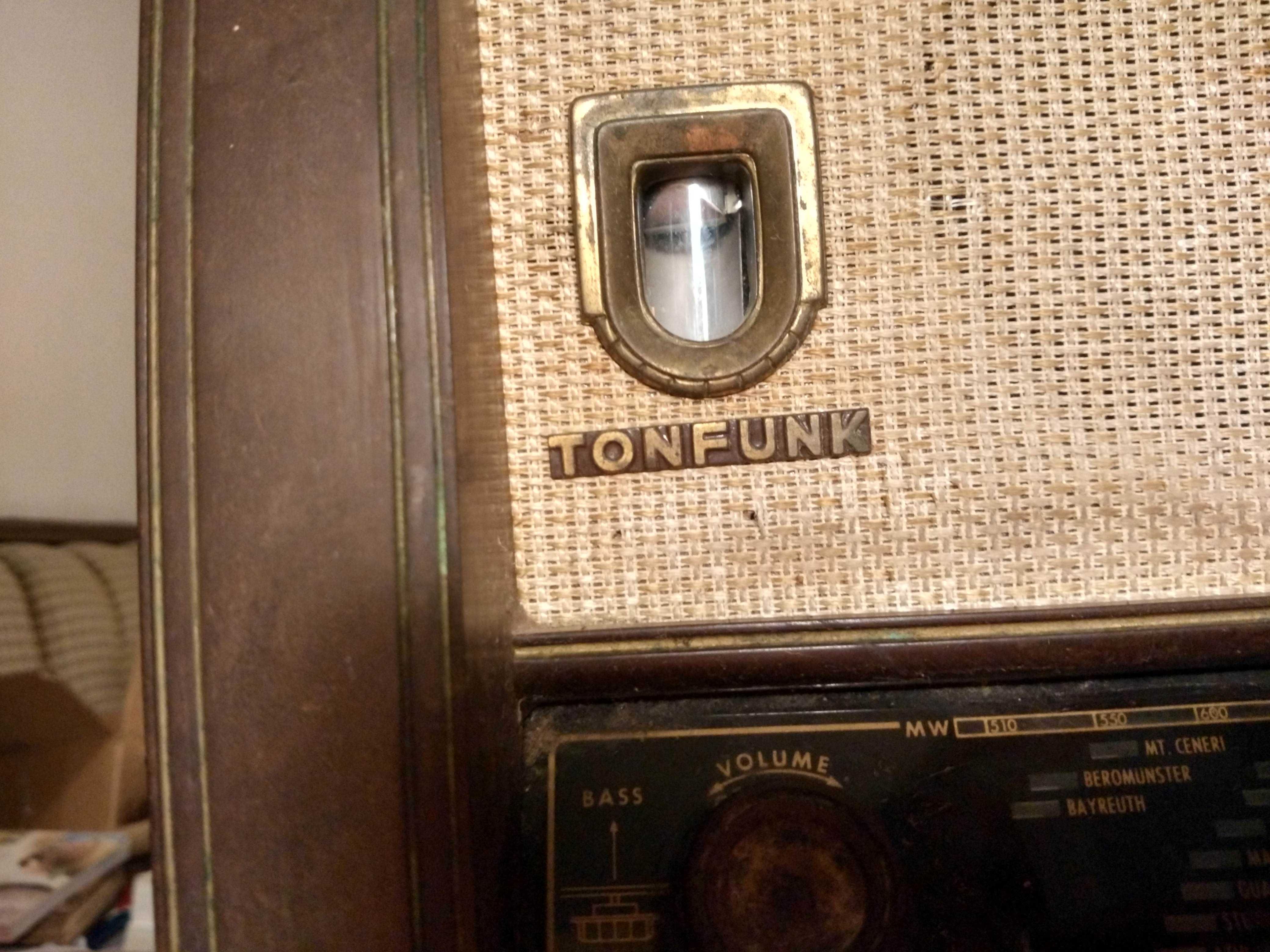 Tonfunk gaiato II - rádio antigo de 1958