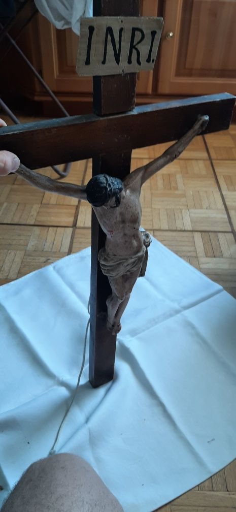 Krucyfiks barkowy, XIX w. – brąz/cynk/ołów, 4 gwoździe
