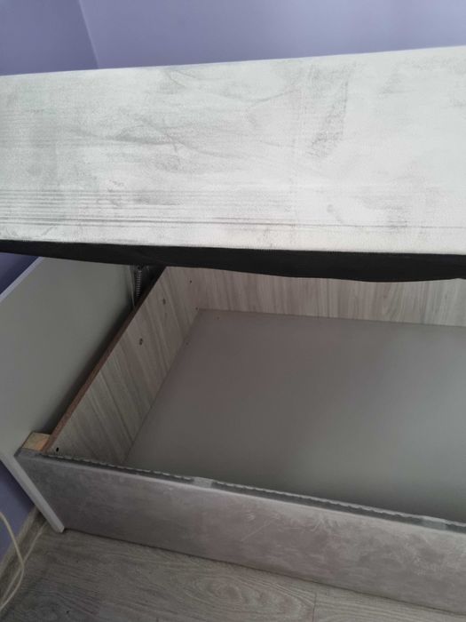 Tapczan jednoosobowy z podwyższoną skrzynią