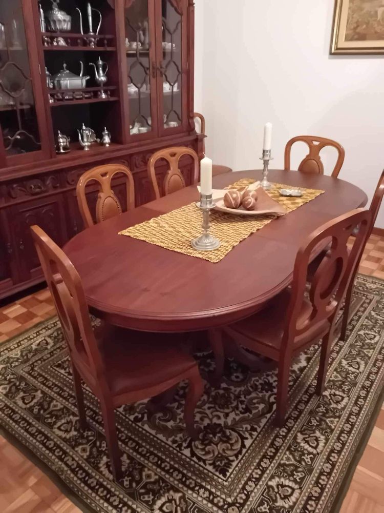 Mesa de Sala de Jantar + 8 cadeiras