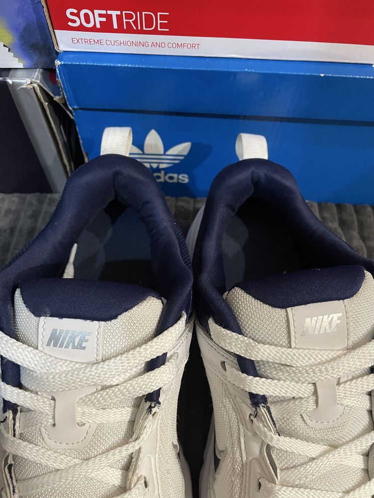 Чоловічі кросівки Nike Defyallday 43(27,5см) оригінал