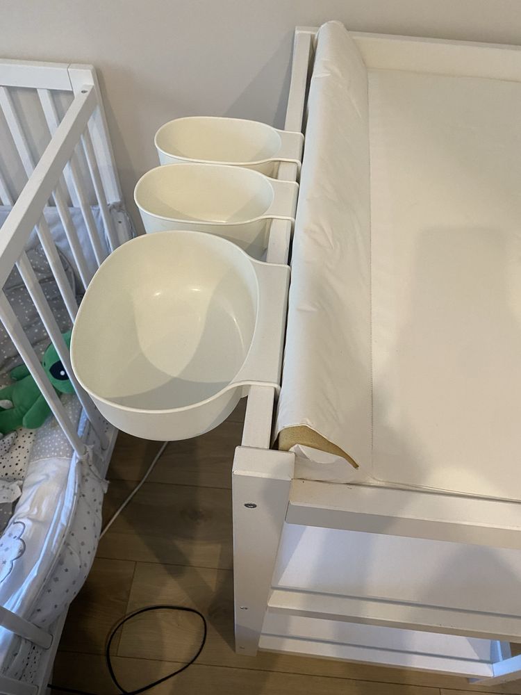 Przewijak dla niemowlaka + pojemniki IKEA