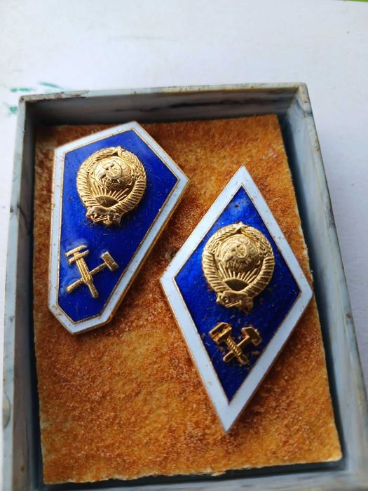 Значки выпускника техникума