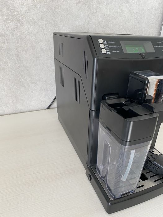 Кавомашина Saeco/Philips Minuto Cappuccino є Вибір