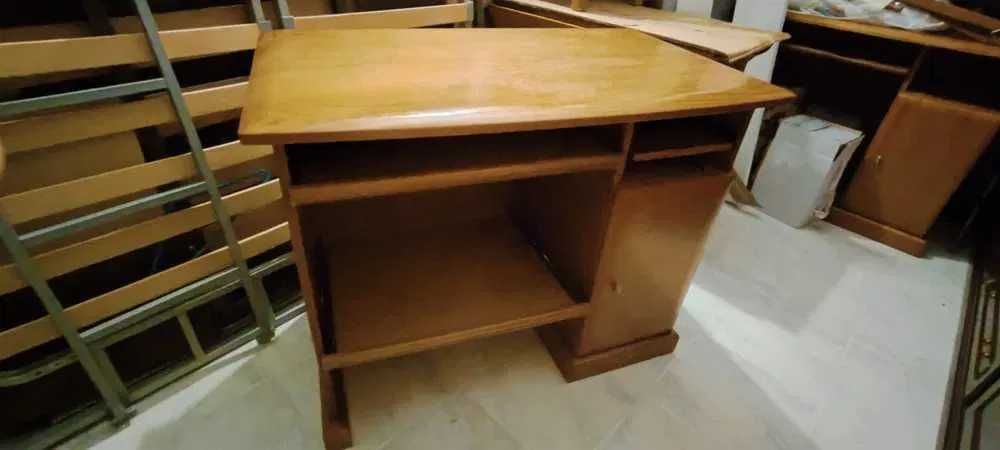 Conjunto de Móveis em Pinho de boa qualidade - Preço baixo