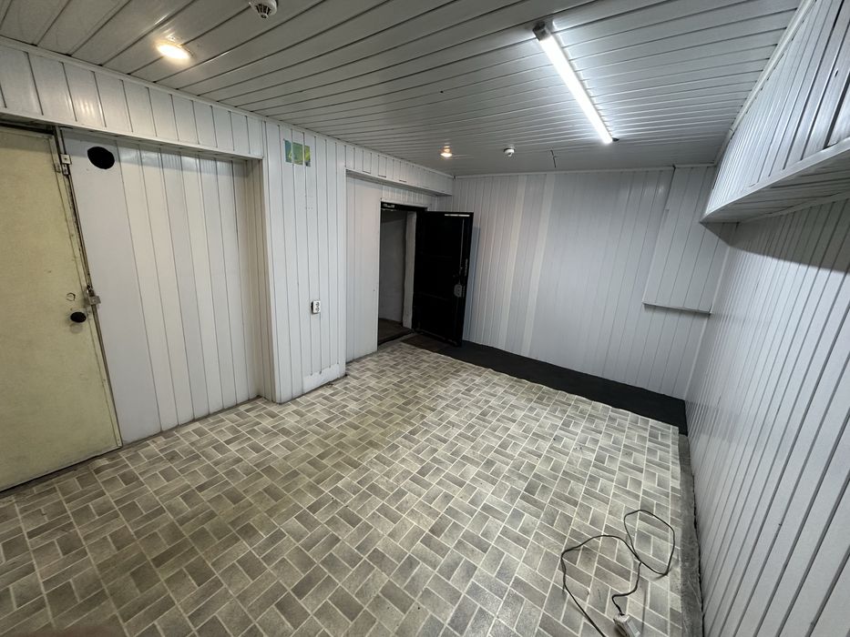 Оренда офісу 220 м² — 7 кабінетів, цоколь, вул. Незалежної України, 51