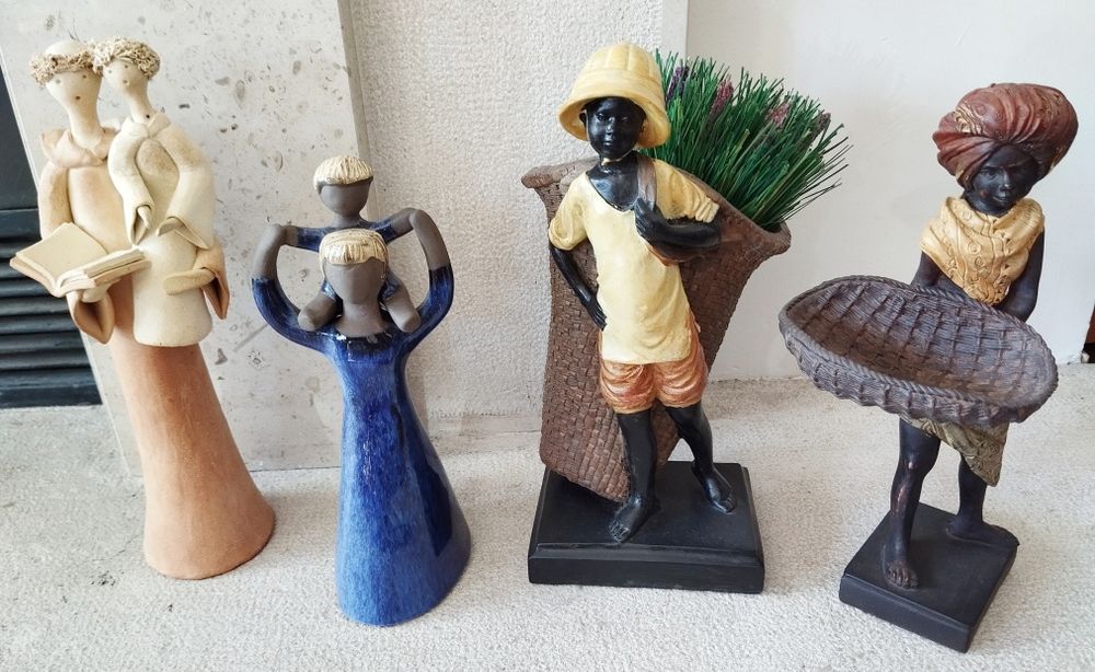 Bonecos diversos em cerâmica e massa