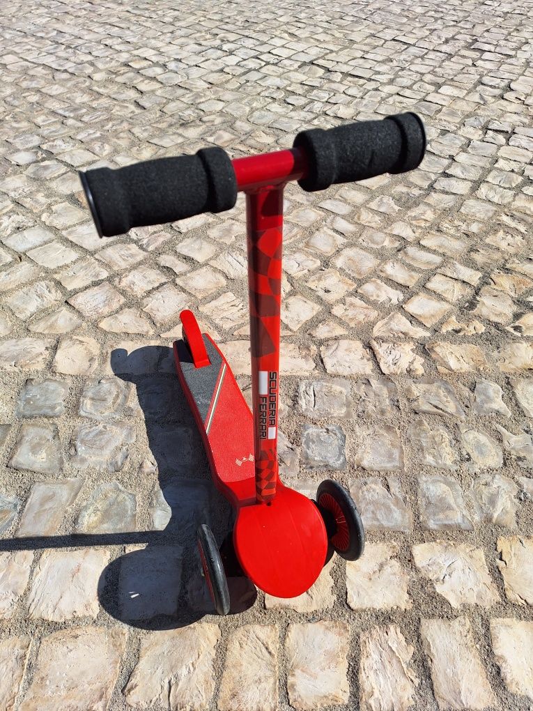 Trotinete de criança Scudero Ferrari