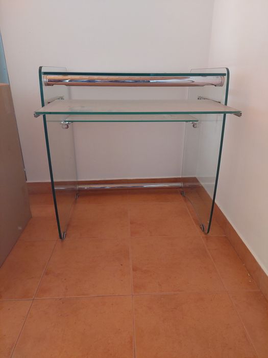 Secretária em vidro