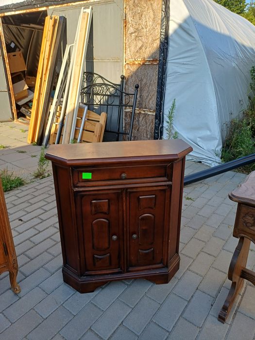 Zgrabna tekowa szafka