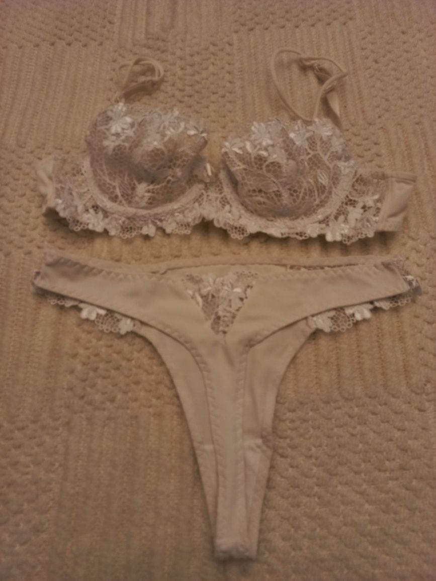 Conjunto de soutien e tanga em renda e elastano branco