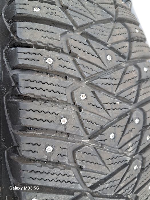 Goodyear ultragrip 215/65R16