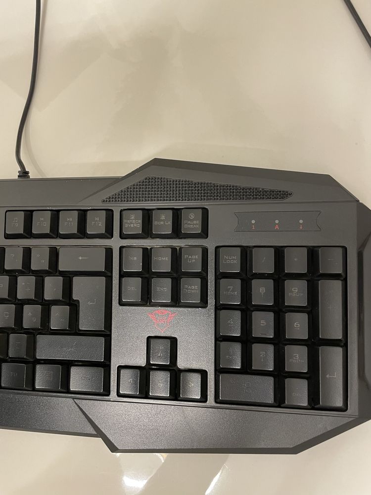 Teclado Trust. .
