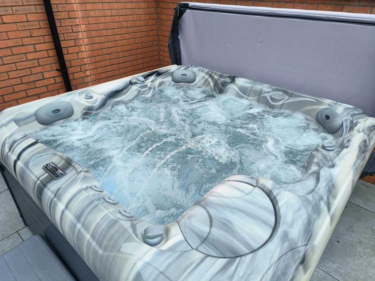 Jacuzzi 6 osobowe Wanna SPA Natal 63 dysz, 3 pompy, Audio