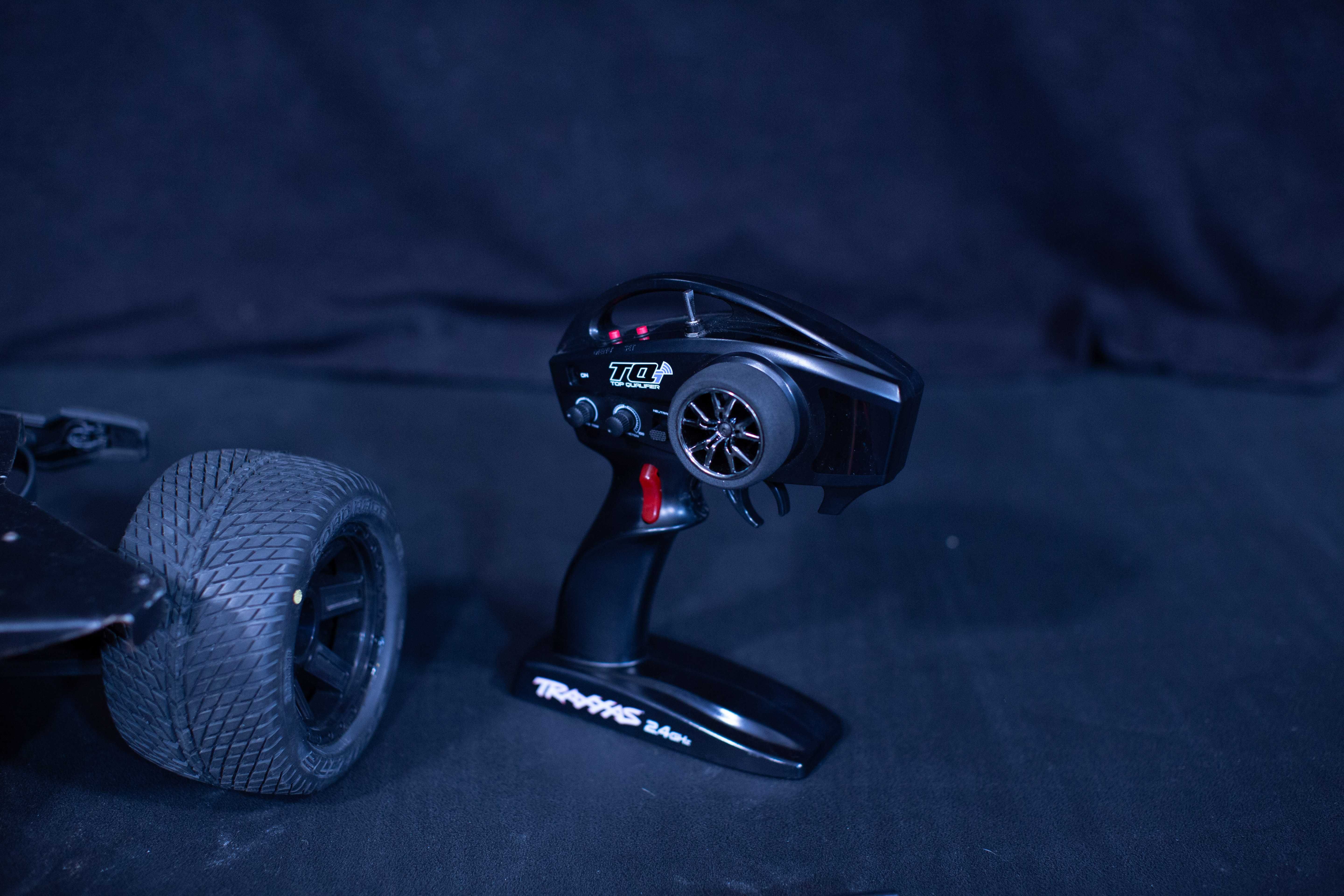 Carro RC com Rig para Câmera + Comando Traxxas 2.4GHz