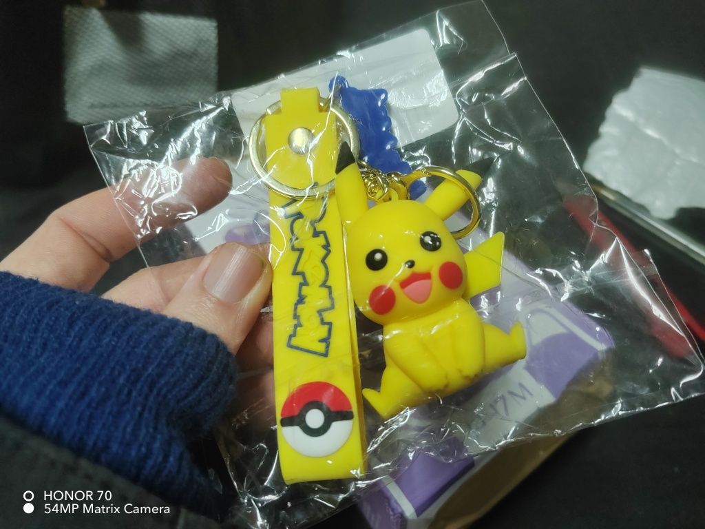 Portachaves C/ Boneco Pokémon Picachu e Eevee