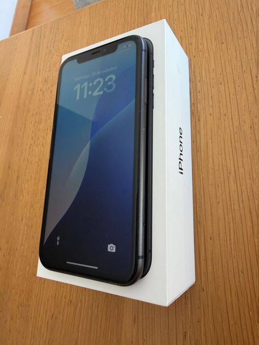 Vendo iPhone 11 64GB, desbloqueado, com bateria NOVA e caixa completa