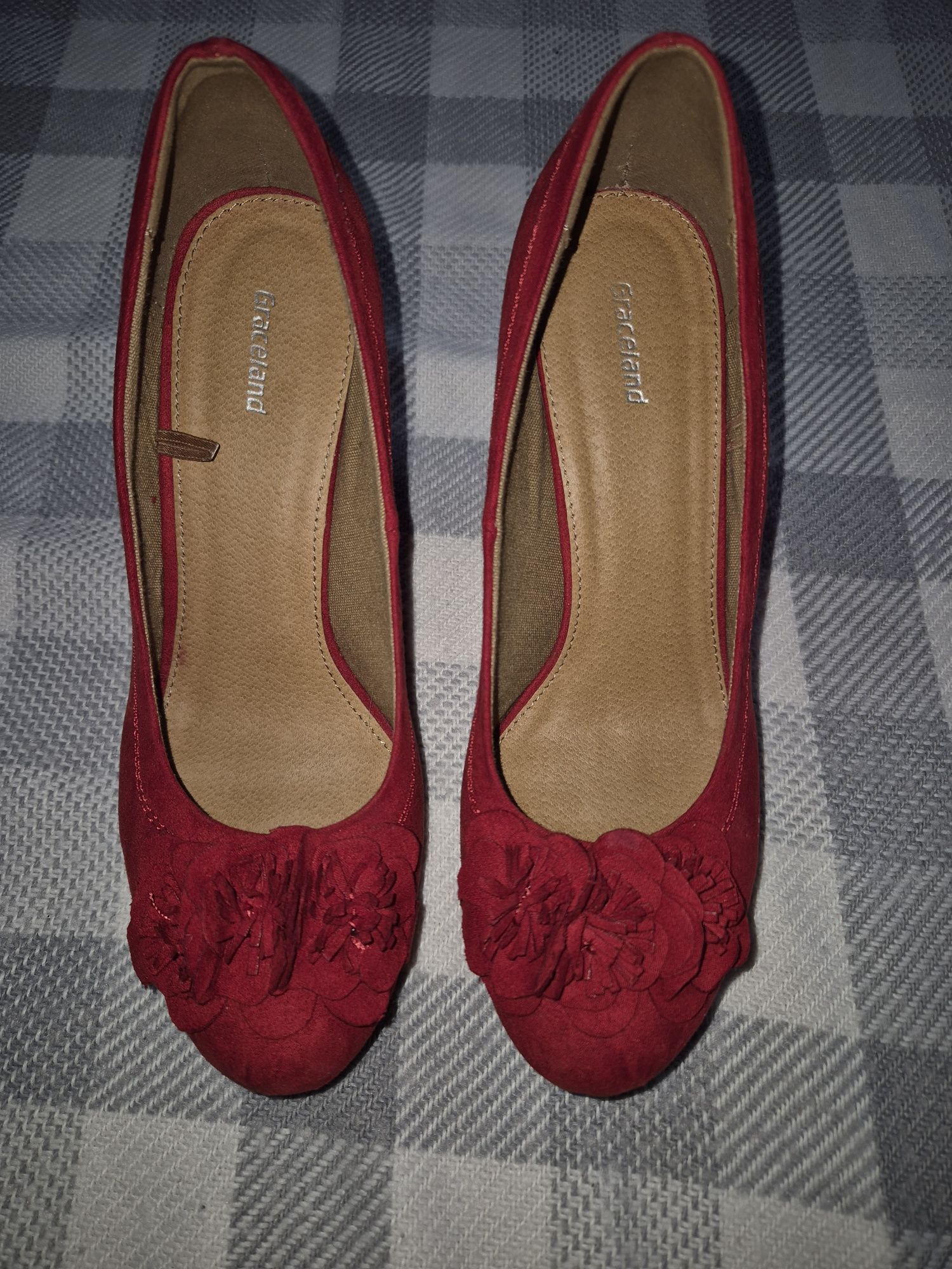 Buty na koturnie czerwone r 40. Długość. 25,3