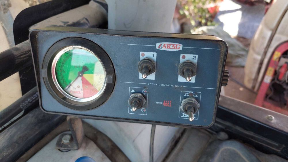 Pulverizador rebocável com comando elétrico