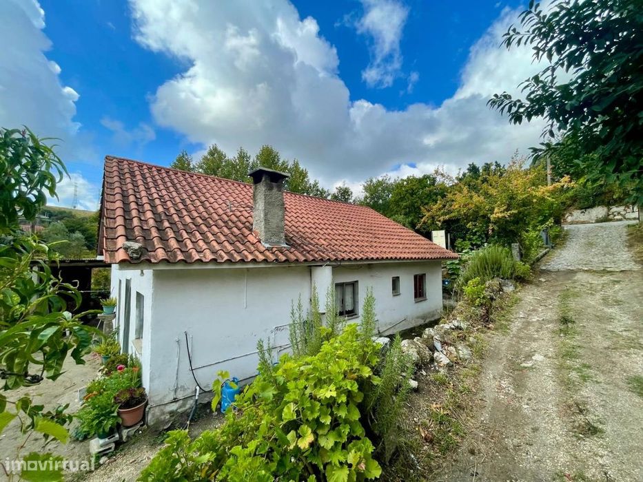 Moradia Térrea com Sótão e Terreno | Rendufinho – Póvoa de Lanho