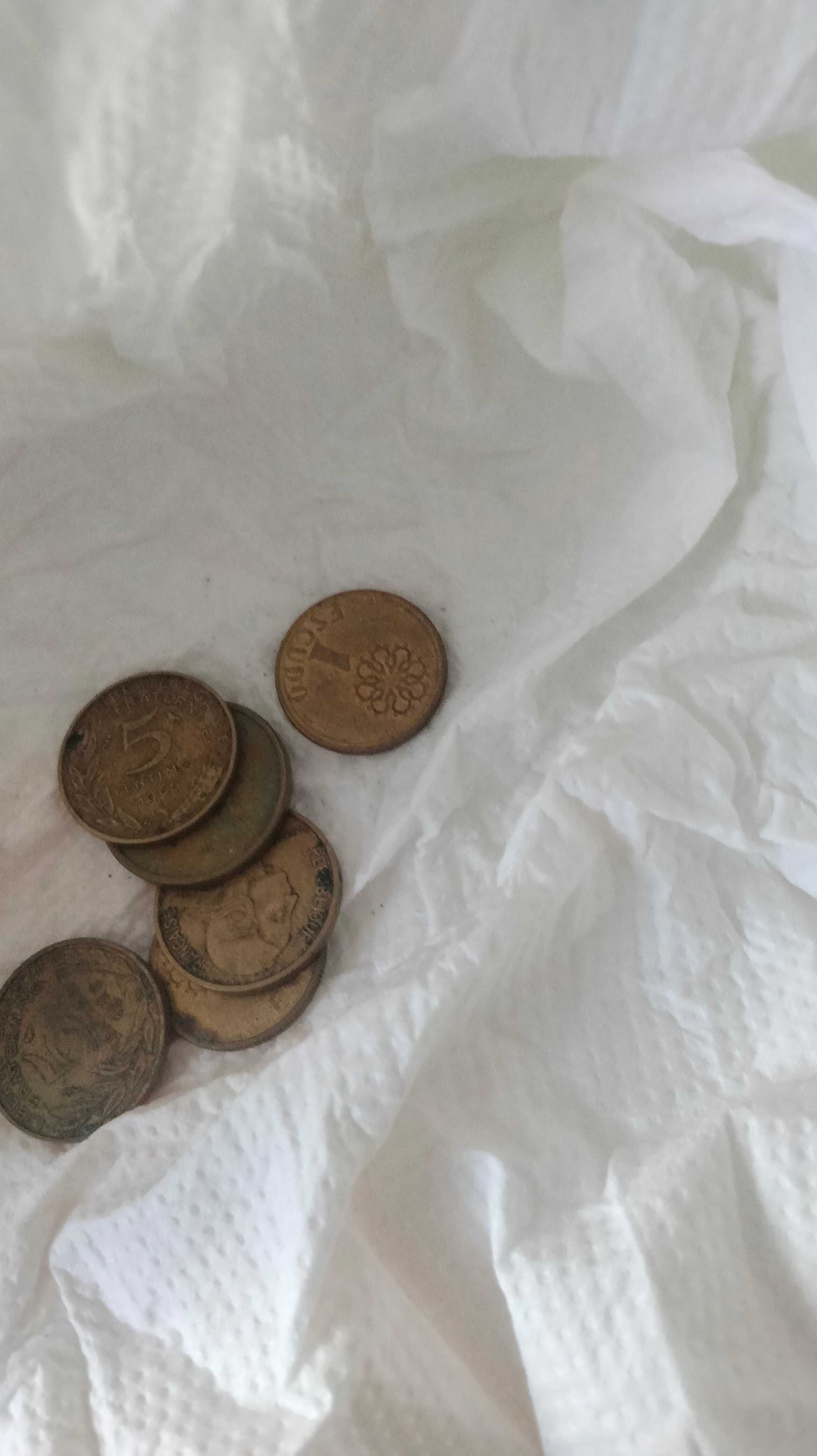 Notas e moedas antigas
