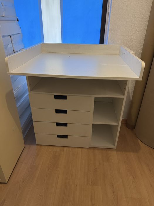 Muda fraldas com gavetas