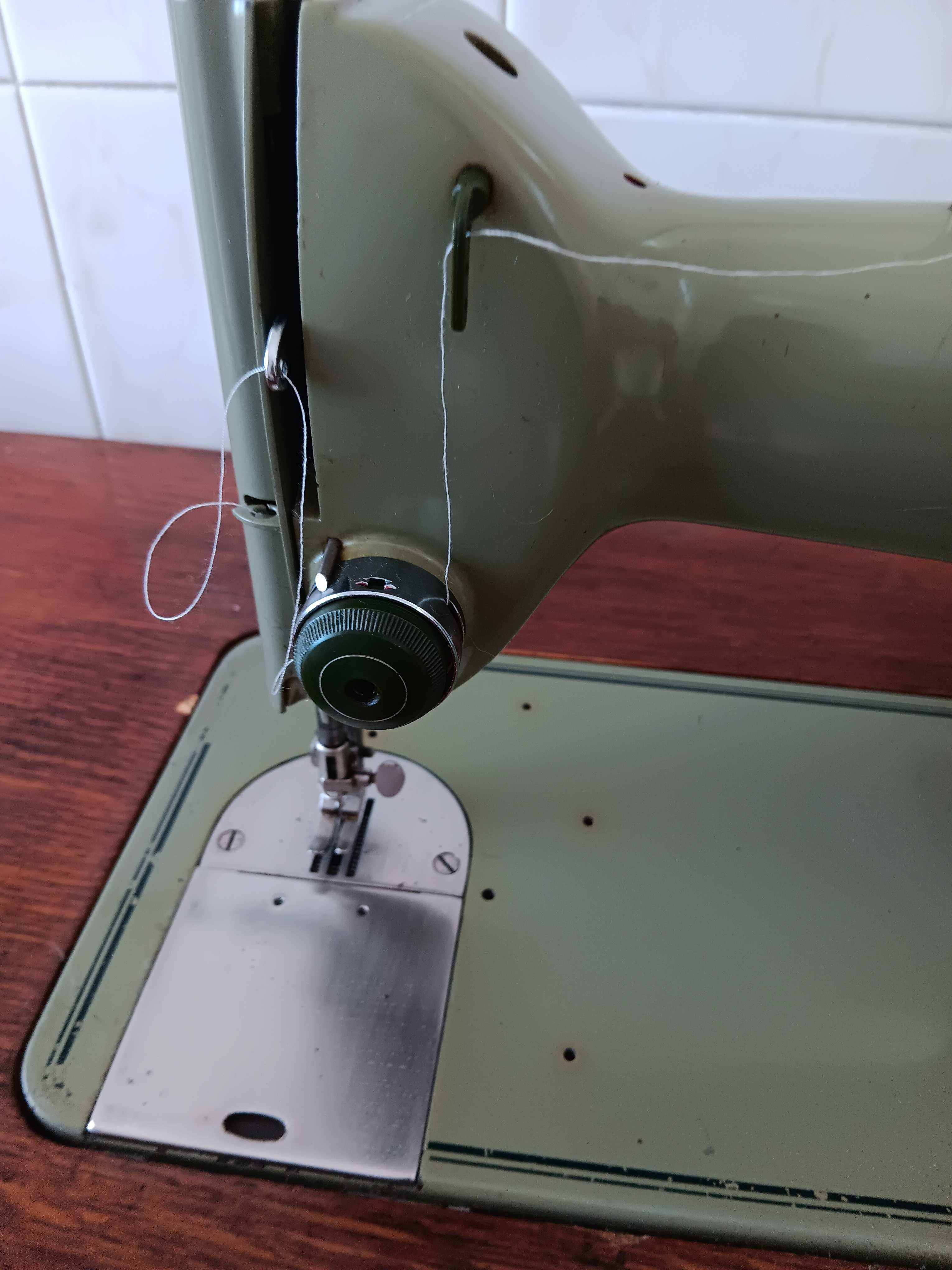 Maquina de costura antiga