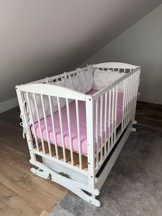 Łóżeczko dziecięce z kołyską