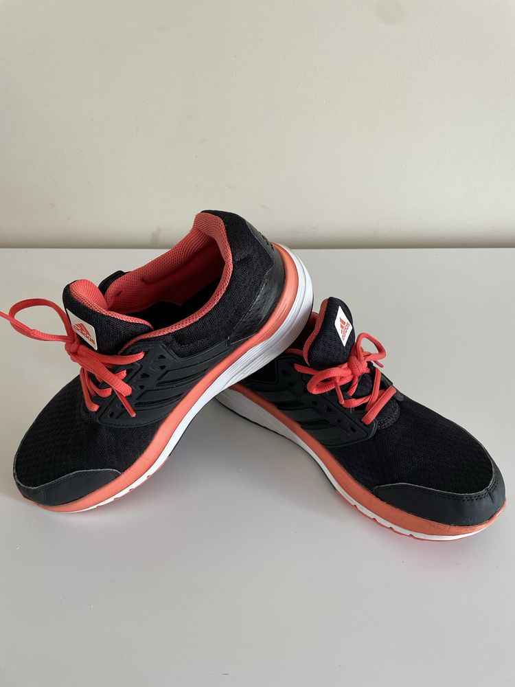 Ténis Adidas NOVOS Running